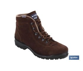 Bota Trekking | Color Marrón Oscuro | Piel Hidrófuga | Modelo Sella | Suela Antideslizante