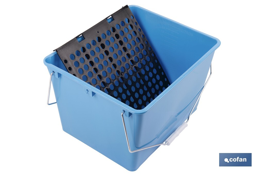 Cubeta con rejilla para escurrir rodillos | Con asas metálicas incorporadas | Especial para uso profesional