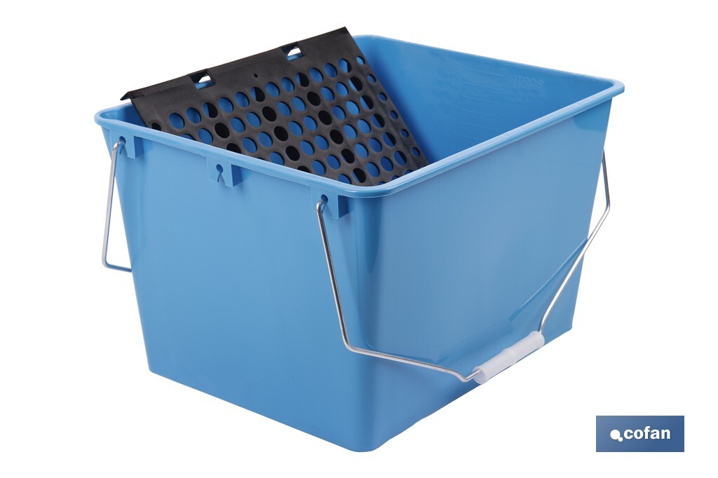 CUBETA 16 L. AZUL CON REJILLA 2 ASAS