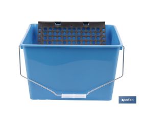 CUBETA 16 L. AZUL CON REJILLA 2 ASAS