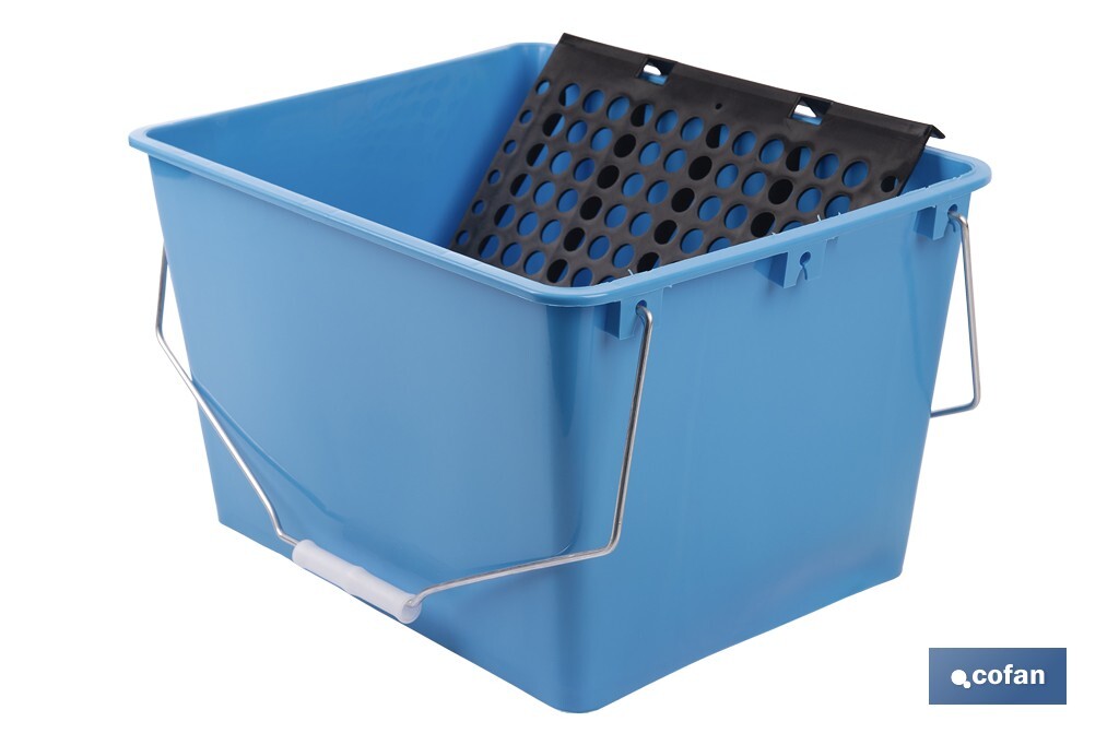 CUBETA 16 L. AZUL CON REJILLA 2 ASAS