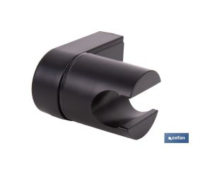 Soporte de ducha para pared | Material: ABS resistente | Soporte ajustable | Medidas: 4 x 6 x 6,5 cm | Disponible en acabado negro