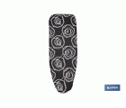 Funda acolchada para tabla de planchar | Tamaño universal con 3 capas | Estampado de rosas negras | Material: 100 % algodón | Refleja el vapor | Medidas: 135 x 53 cm