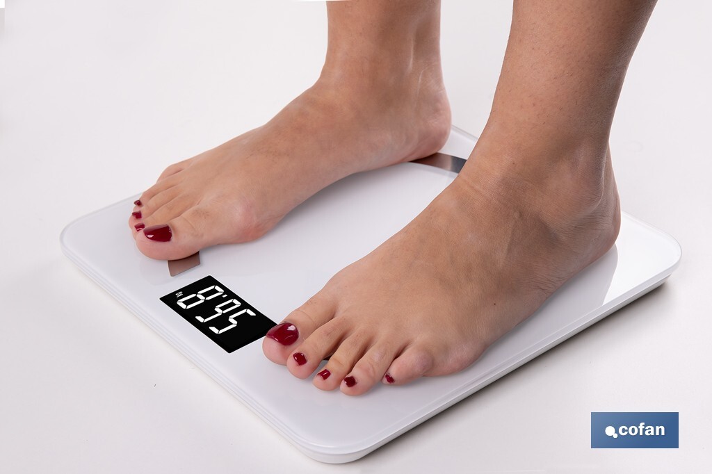 BÁSCULA DE BAÑO  DIGITAL  BLANCA CON PANTALLA LCD USB MEDICIÓN IMC DE GRASA VISCERAL 30 X 30 X 2,2 CM