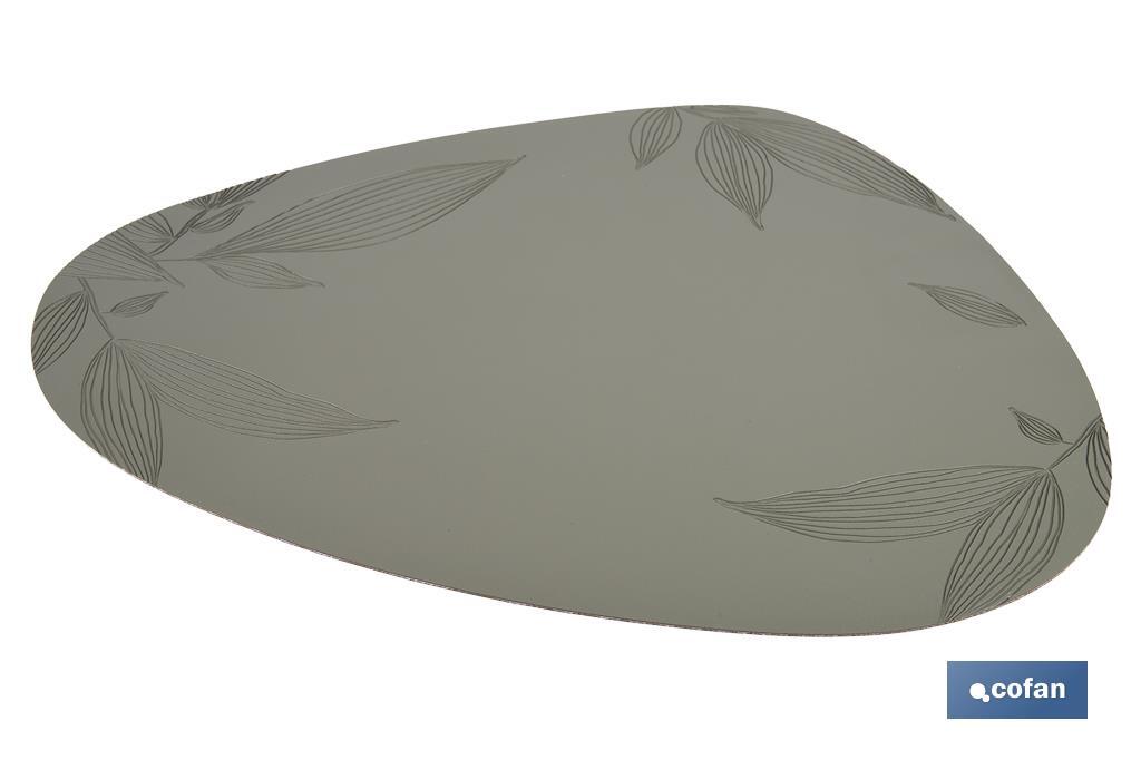 BAJOPLATO FORMA TRIANGULAR COLOR VERDE CLARO  ESTAMPADO  MEDIDA 45 X 36 CM