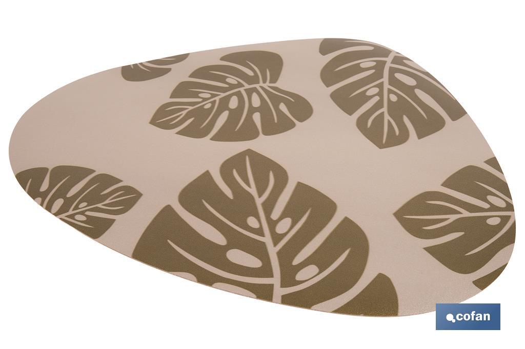 BAJOPLATO FORMA TRIANGULAR COLOR MARRON CLARO  ESTAMPADO  MEDIDA 45 X 36 CM