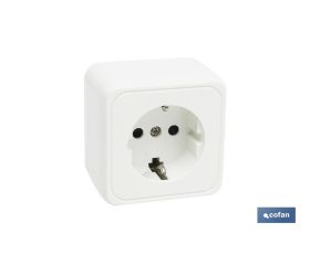 Base cuadrada de superficie con toma tierra | Color Blanco | 16 A - 250 V