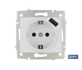 Base de enchufe bipolar | Modelo Pacific | 2 P + T con obturador | Incluye una entrada de puerto USB