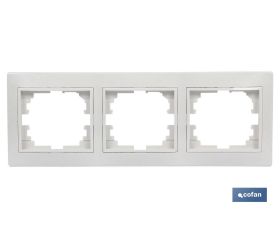 Marco de mecanismos eléctricos de empotrar | Para 3 elementos | Colores blanco y negro