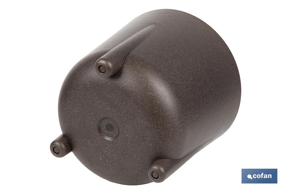 MACETA CON PATAS Y FILTRO DE DRENAJE COLOR CAFÉ WPC Ø 183 X 180 MM 3,3 L VENTA UNITARIA