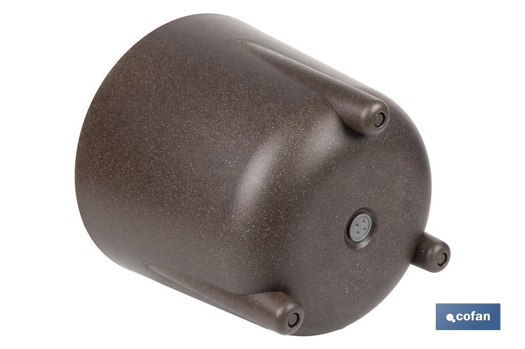 MACETA CON PATAS Y FILTRO DE DRENAJE COLOR CAFÉ WPC Ø 255 X 253 MM 8,1 L VENTA UNITARIA