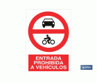 Prohibido entrada a vehículos. El diseño de la señal puede variar, pero en ningún caso se variará el significado de la misma.