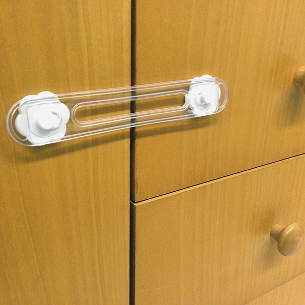 Mod. B2051-B Cierre de seguridad para armarios y cajones. Blanco. 176 x 29 mm [Blister 1 unidad]