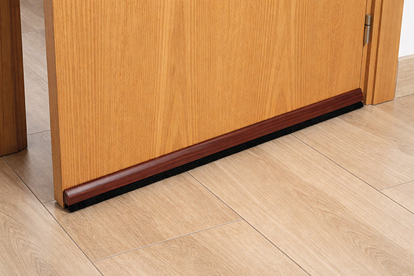 Mod. B8033-Z Burlete Curvado. Madera Oscura. 100 cm [Blister 1 tira]