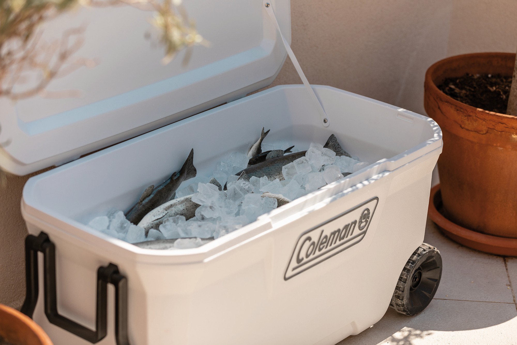 Nevera MARINE XTREME 100QT con ruedas (94 L).