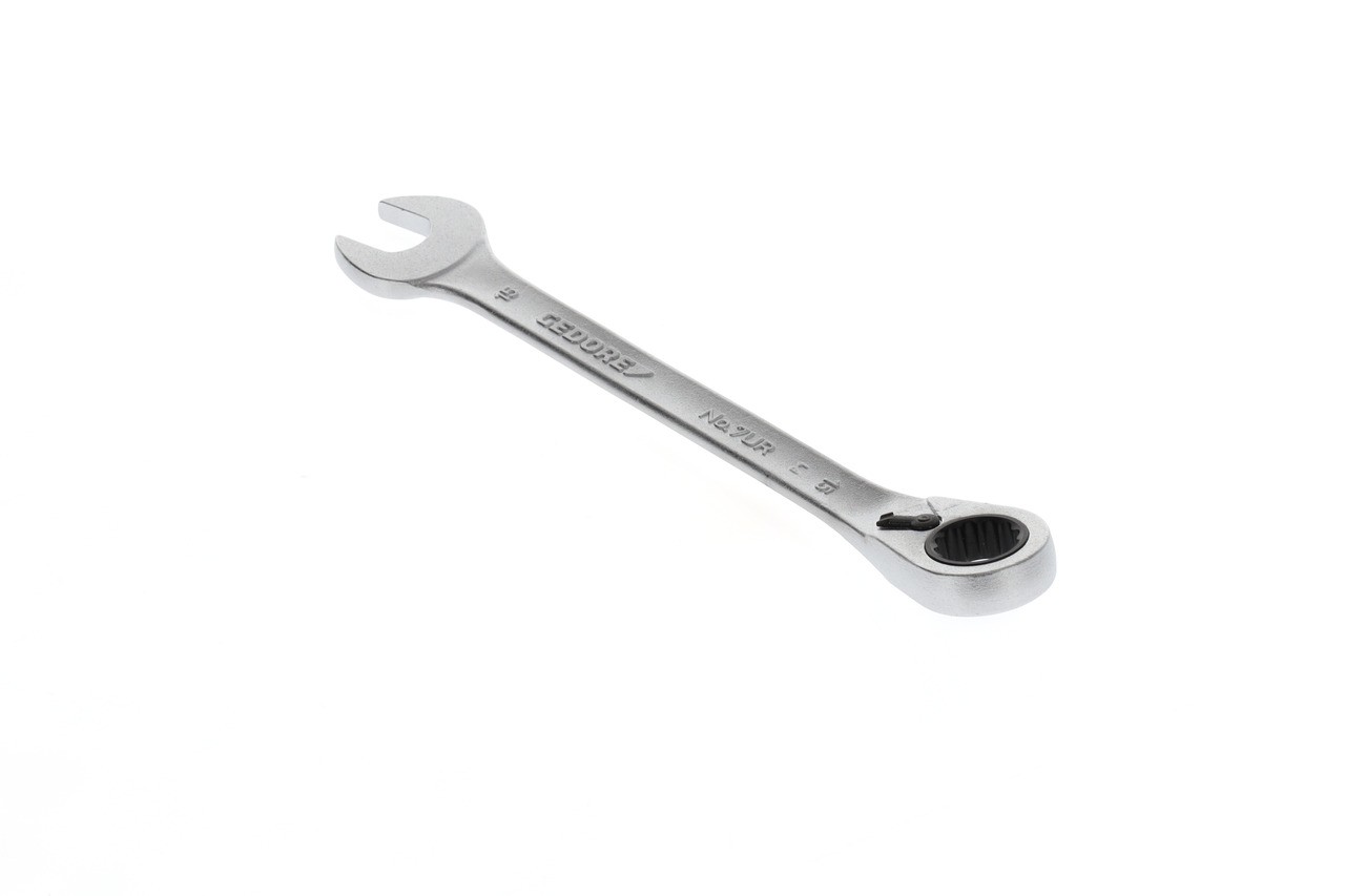 7 UR 15 Llave de boca con carraca anular, reversible UD 15 mm