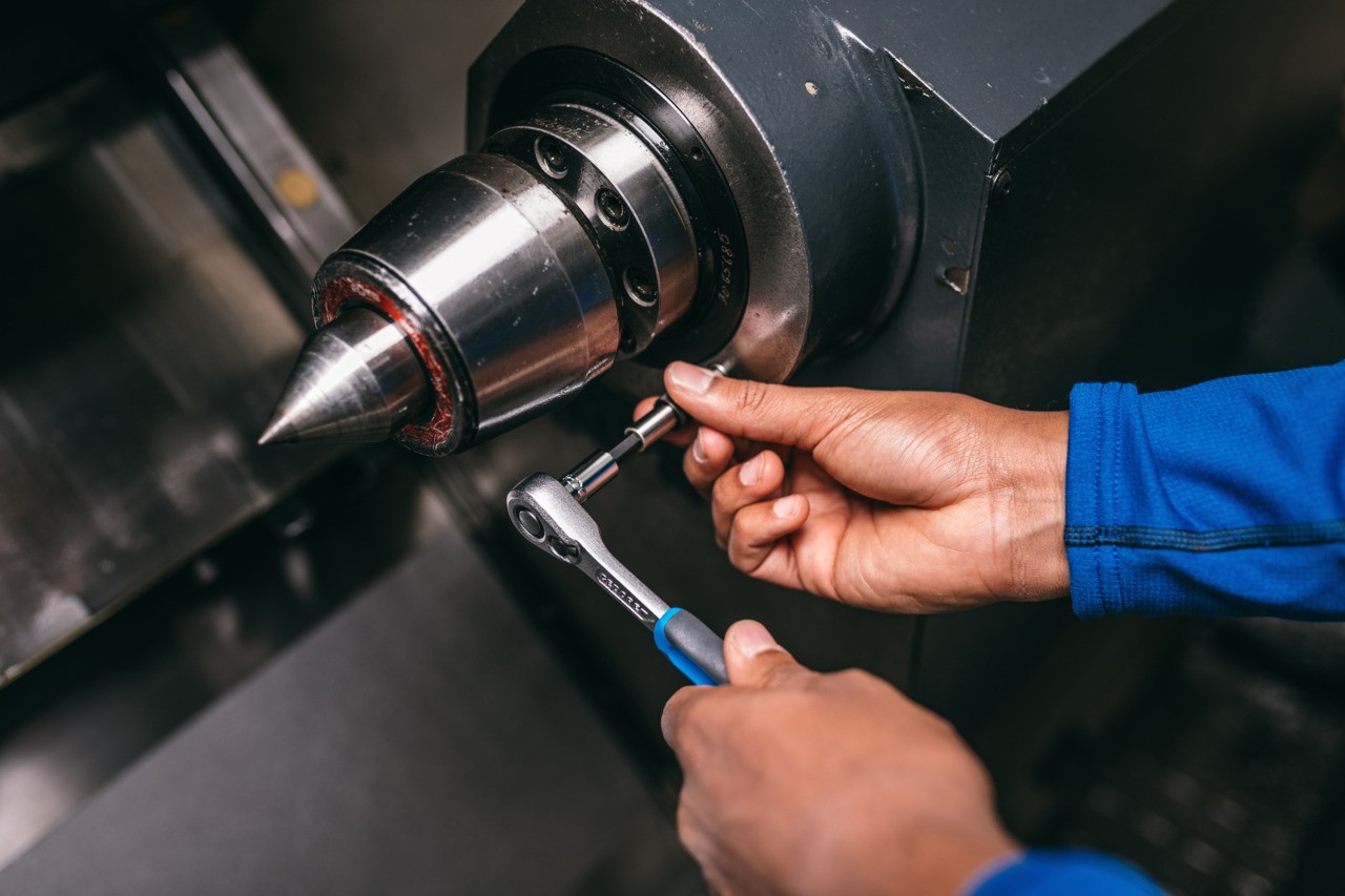 2093 U-20 Carraca reversible 1/4", mango 2K 127 mm