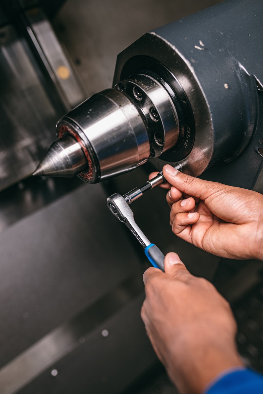 2093 U-20 Carraca reversible 1/4", mango 2K 127 mm