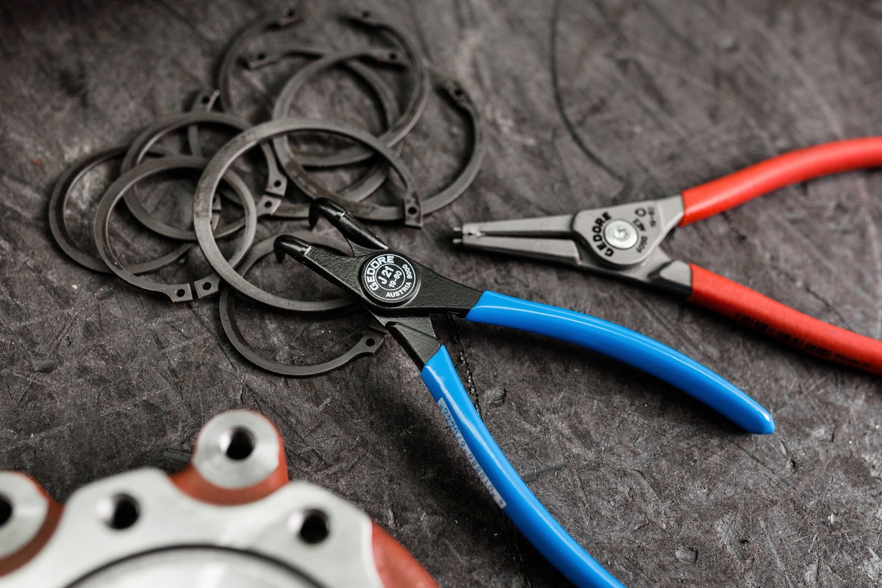 8000 J 21 Alicates de montaje para anillos de seguridad interiores acodados 19-60mm