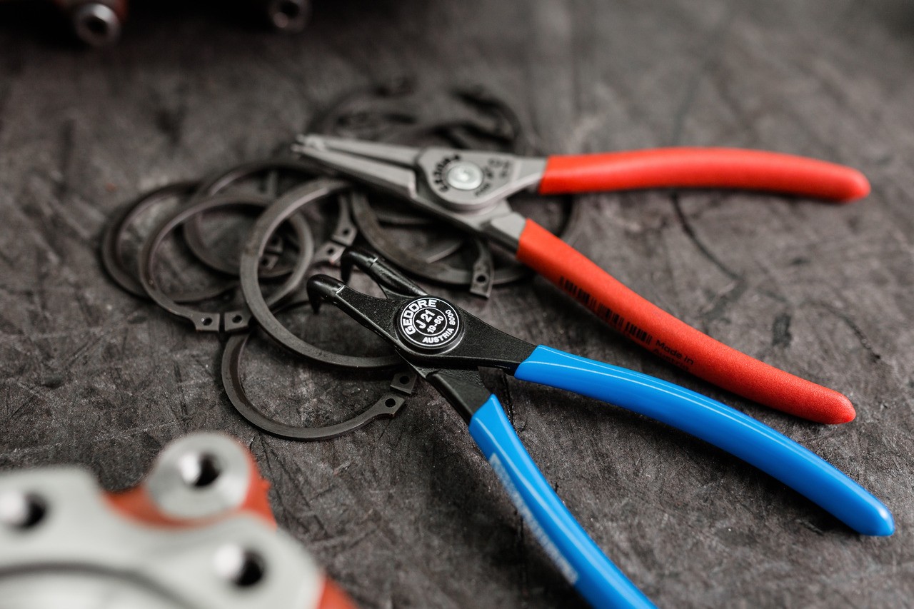 8000 J 21 Alicates de montaje para anillos de seguridad interiores acodados 19-60mm