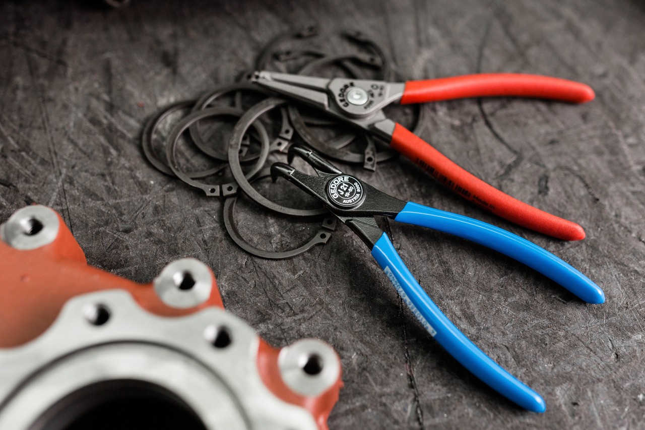 8000 J 21 Alicates de montaje para anillos de seguridad interiores acodados 19-60mm