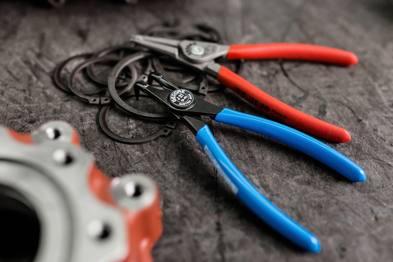 8000 J 21 Alicates de montaje para anillos de seguridad interiores acodados 19-60mm