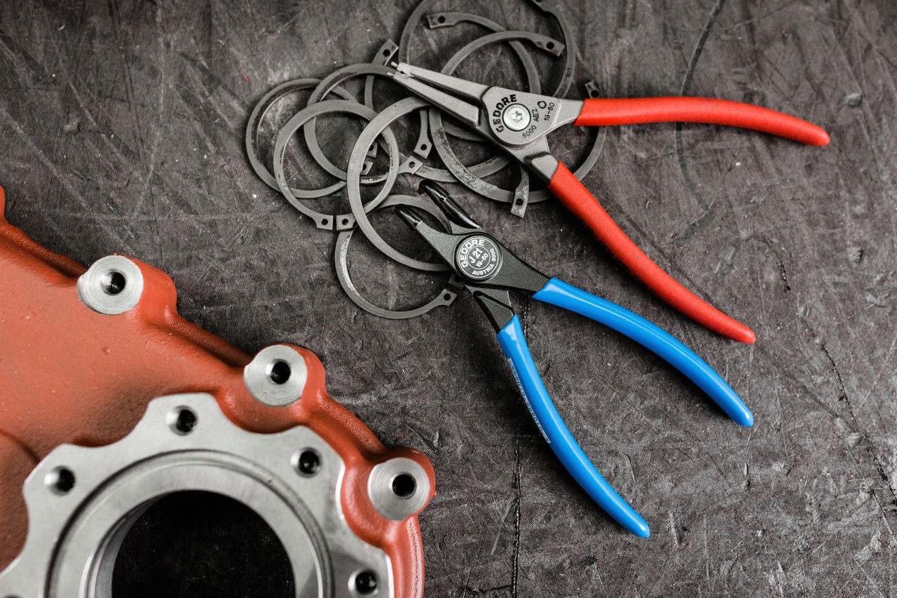 8000 J 21 Alicates de montaje para anillos de seguridad interiores acodados 19-60mm