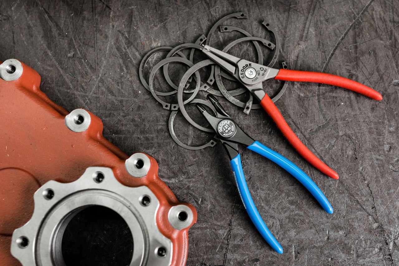 8000 J 21 Alicates de montaje para anillos de seguridad interiores acodados 19-60mm