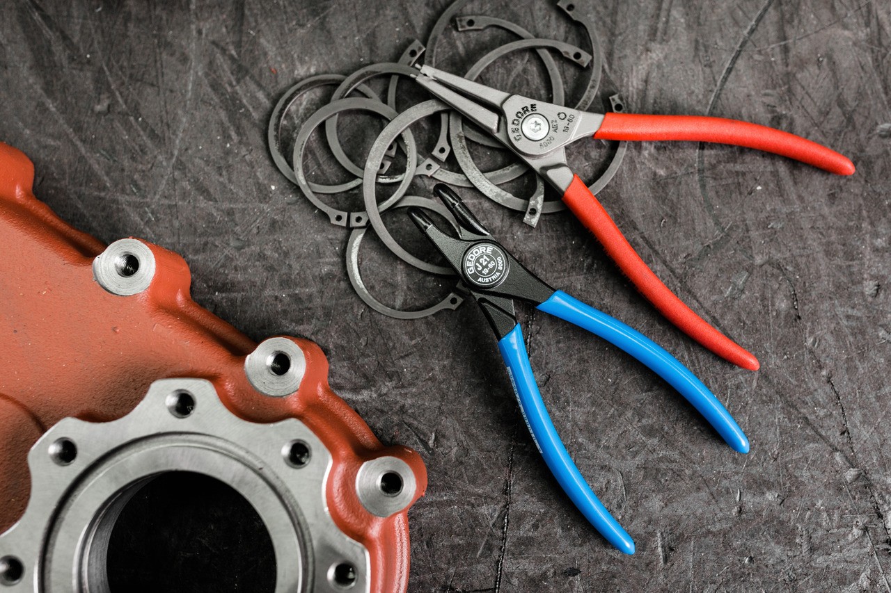 8000 J 21 Alicates de montaje para anillos de seguridad interiores acodados 19-60mm