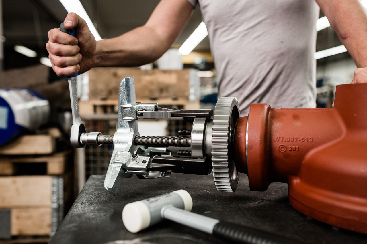 1993 U-20 Carraca reversible 1/2", mango 2K 270 mm