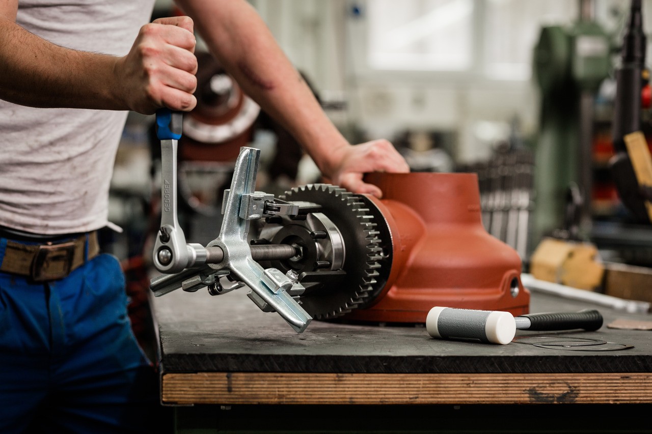 1993 U-20 Carraca reversible 1/2", mango 2K 270 mm