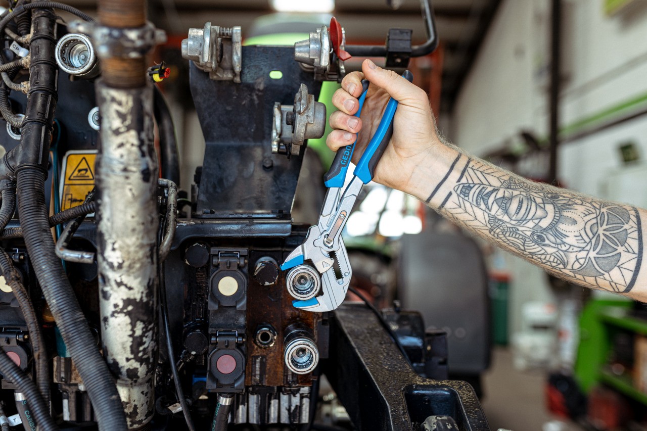 SB 183 10 JC S-002 Juego de llaves de alicates 10" JC con mango 2K y 4 mordazas de protección