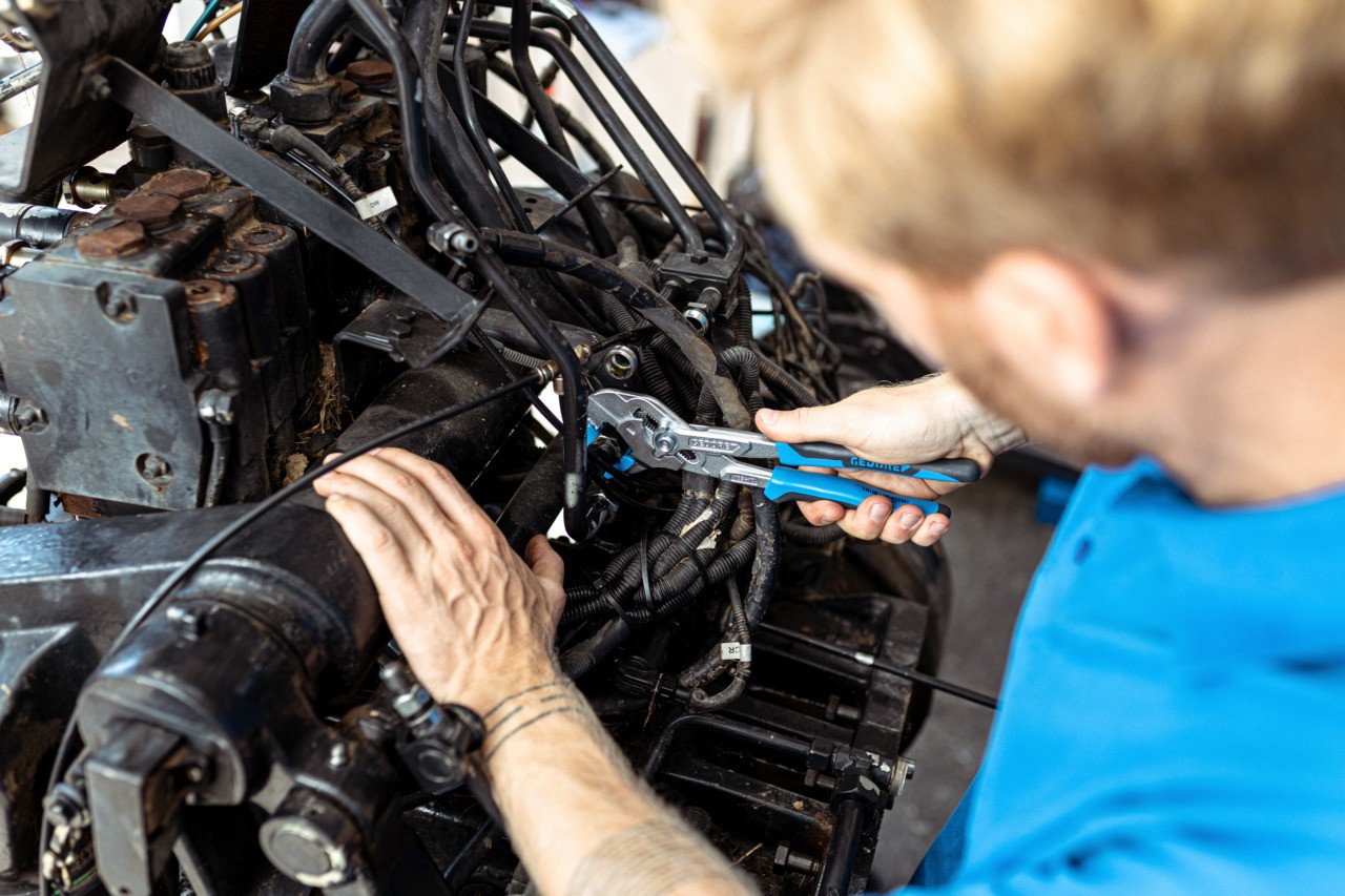 SB 183 10 JC S-002 Juego de llaves de alicates 10" JC con mango 2K y 4 mordazas de protección