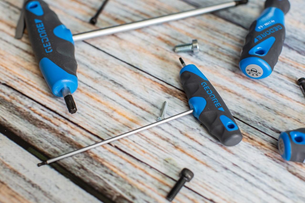 DT 2142 6 Destornillador angular con mango en T 2K 6 mm