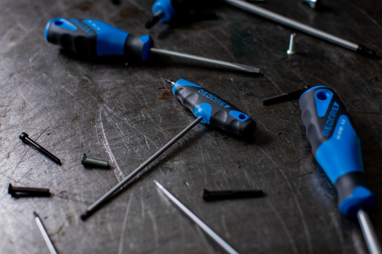 DT 2142 6 Destornillador angular con mango en T 2K 6 mm