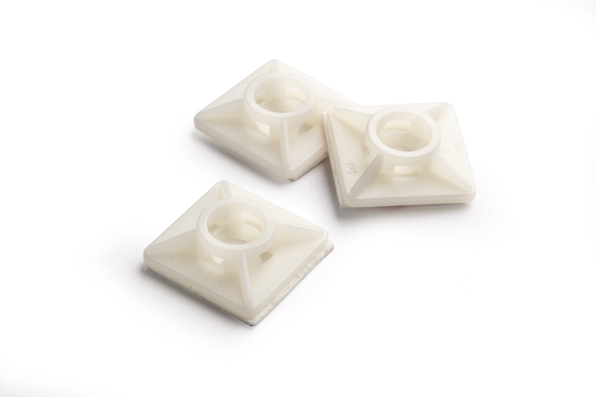 18250 | Base adhesiva incolora brida 25 Uds.