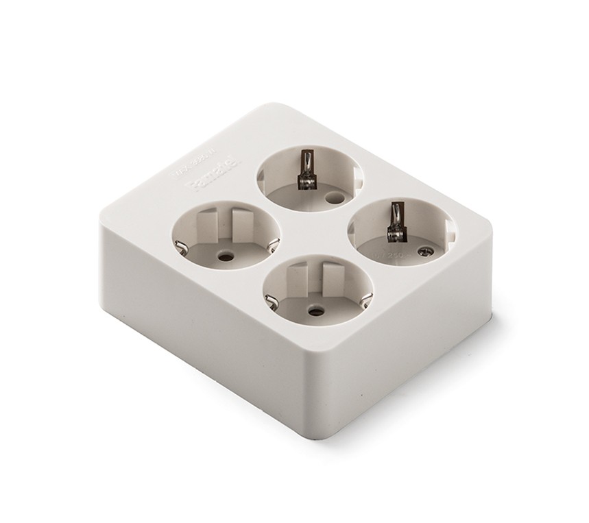 2504.1 | Base 4 tomas 16A con toma de tierra cuadrada
