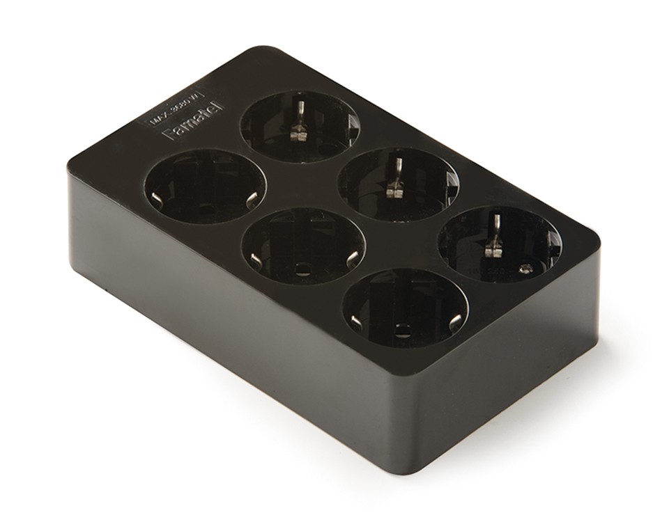 2506-N | Base 6 tomas 16A con toma de tierra cuadrada