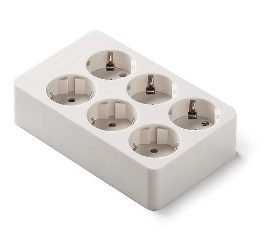 2506 | Base 6 tomas 16A con toma de tierra cuadrada