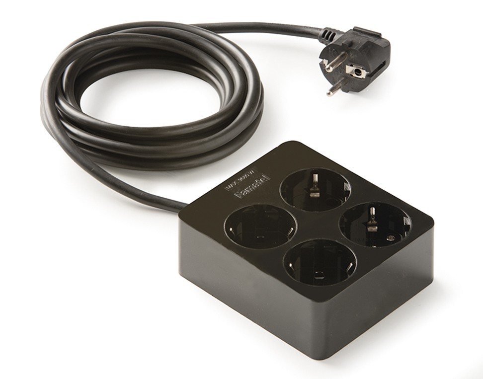 2514-N | Base 4 tomas 16A con toma de tierra cuadrada con 1,5m de cable