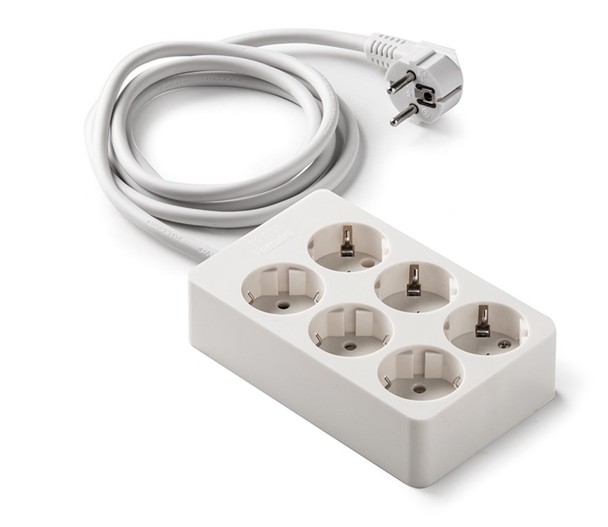 2516 | Base 6 tomas 16A con toma de tierra cuadrada con 1,5m de cable