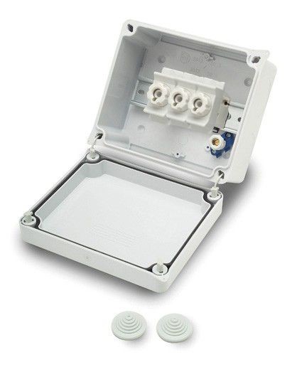 3086 | Caja estanca con fusible tripolar 63A y borne 16 mm2 IP55