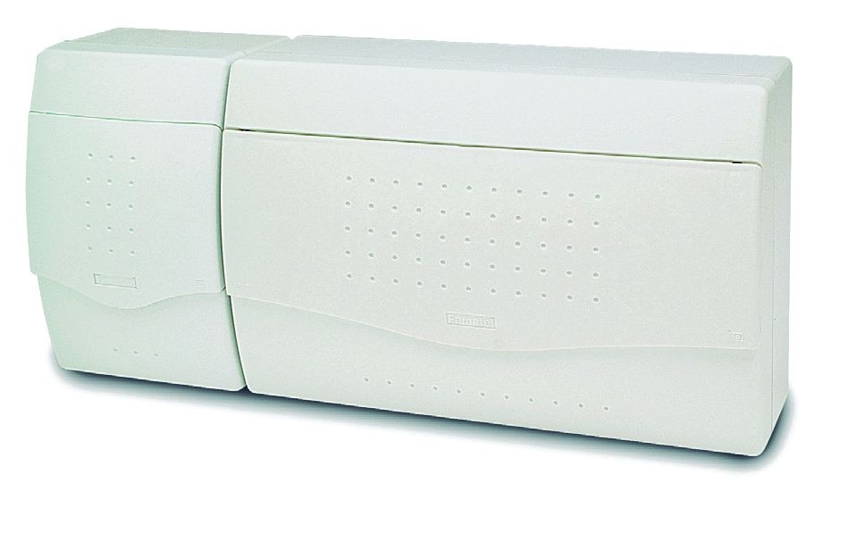 3862 | Armario de superficie 4(ICP) + 14 módulos IP40