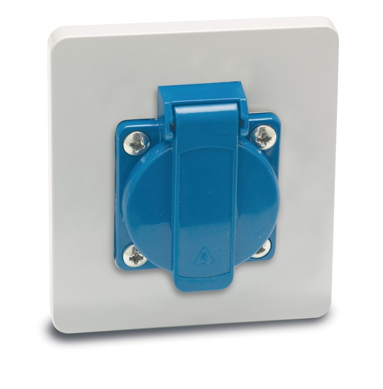 3915 | Placa con toma IP54 16A-250V~