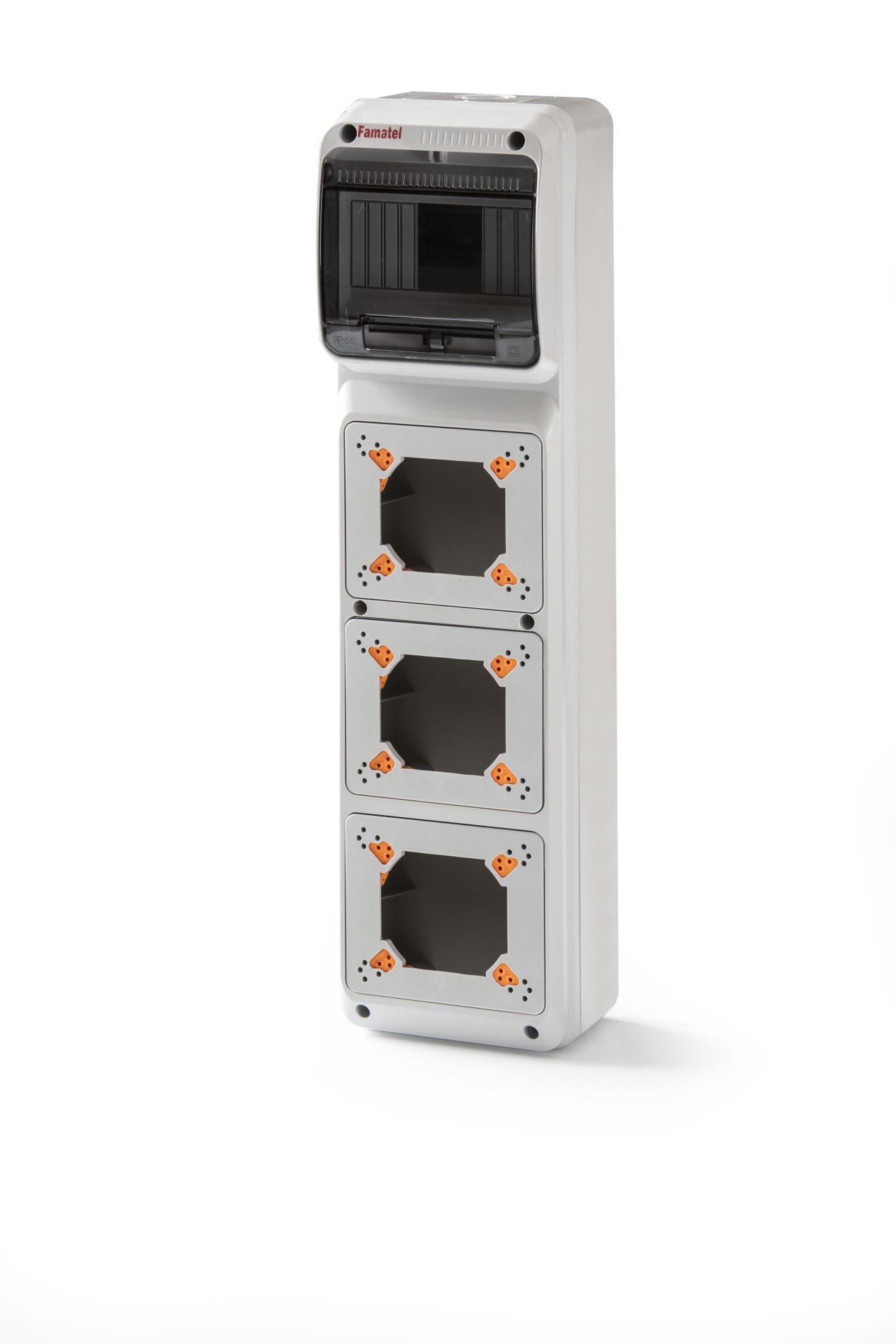 3960 | Envolvente pretroquelada 6 módulos para 3 mecanismos IP65