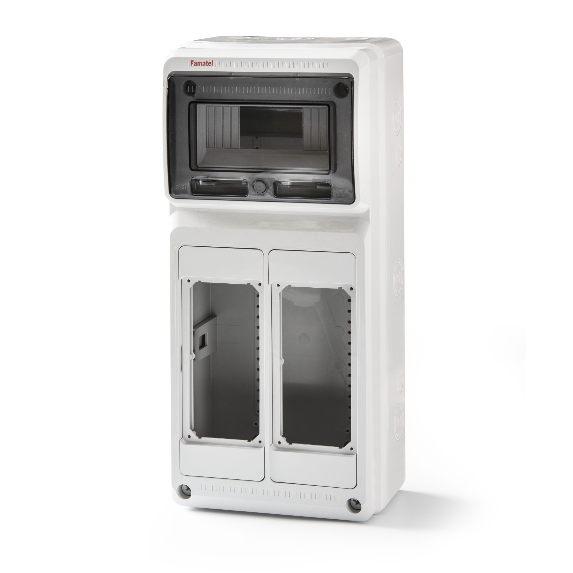 3967 | Envolvente pretroquelada 8 módulos para 2 tomas interblocantes verticales IP65