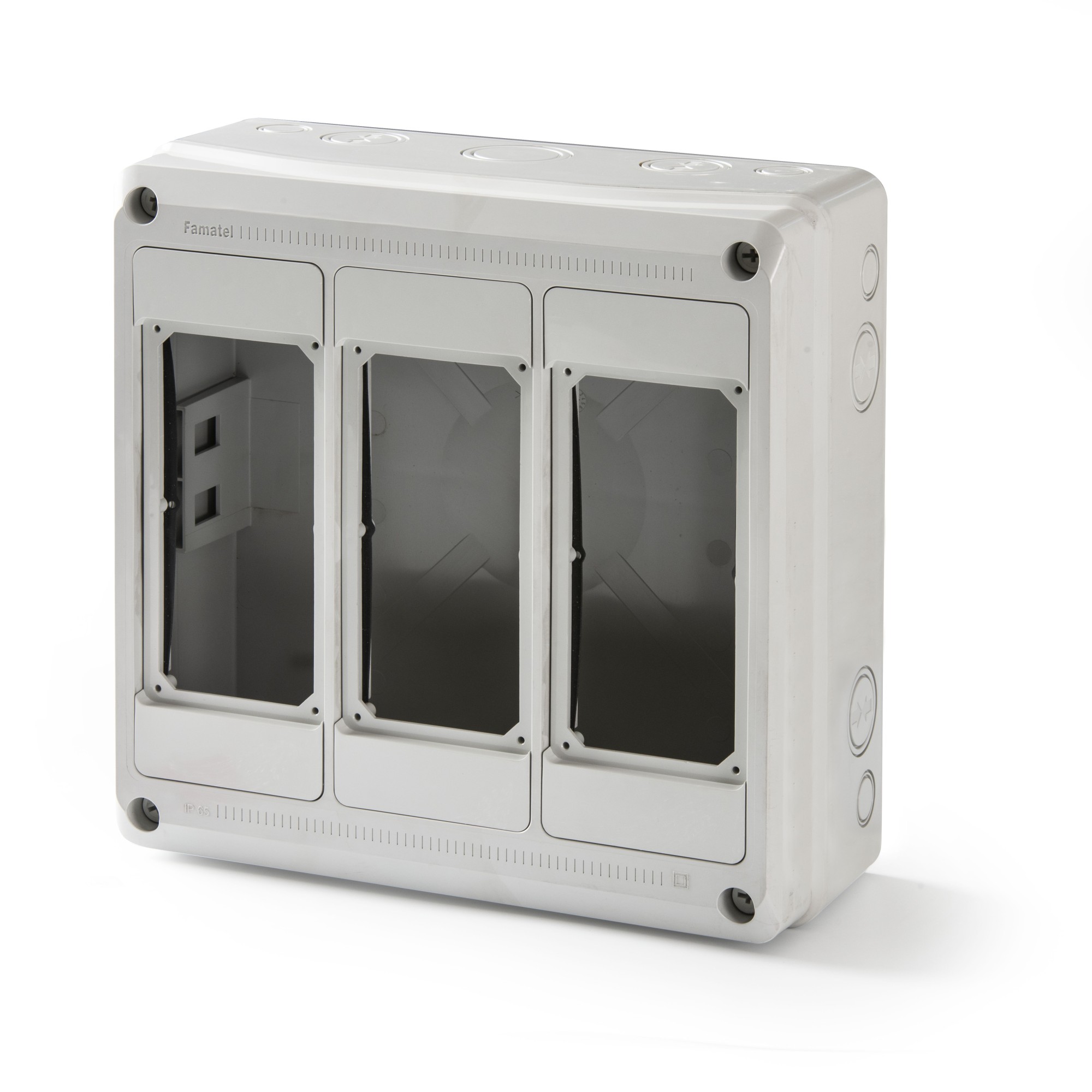 3969 | Envolvente pretroquelada para 3 bases interblocantes verticales IP65