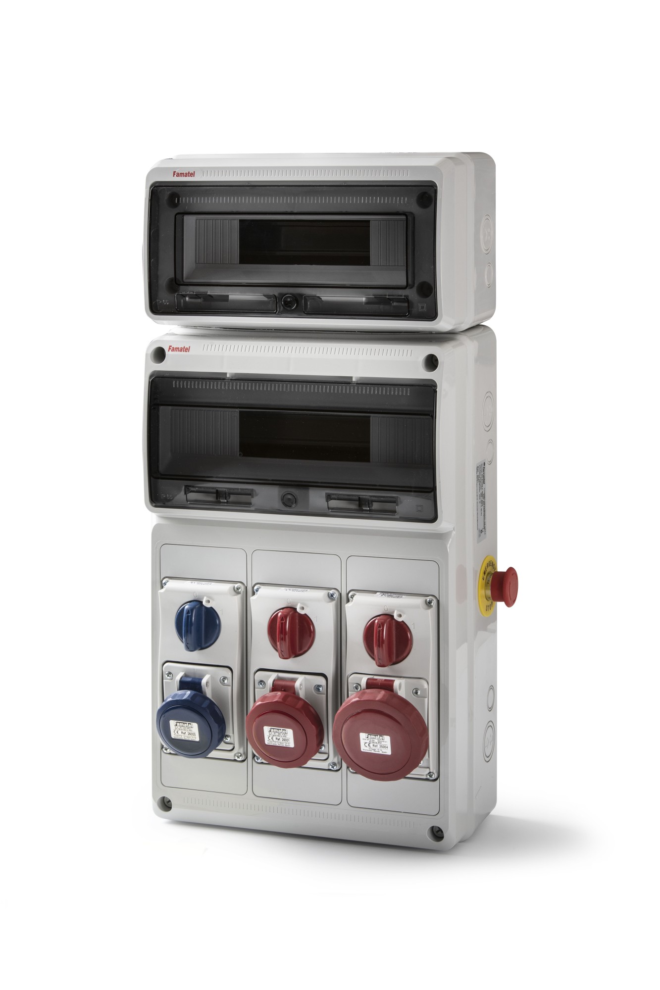 6051 | Envolvente cableada 32 módulos con 1 toma interblocante vertical 2P+T 16A + 1 toma interblocante vertical 3P+T 16A + 1 toma interblocante vertical 3P+T 32A IP65