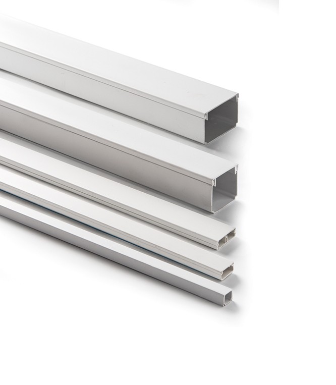 71518A | Minicanal adhesiva 7x12mm,blanca, 2 m.