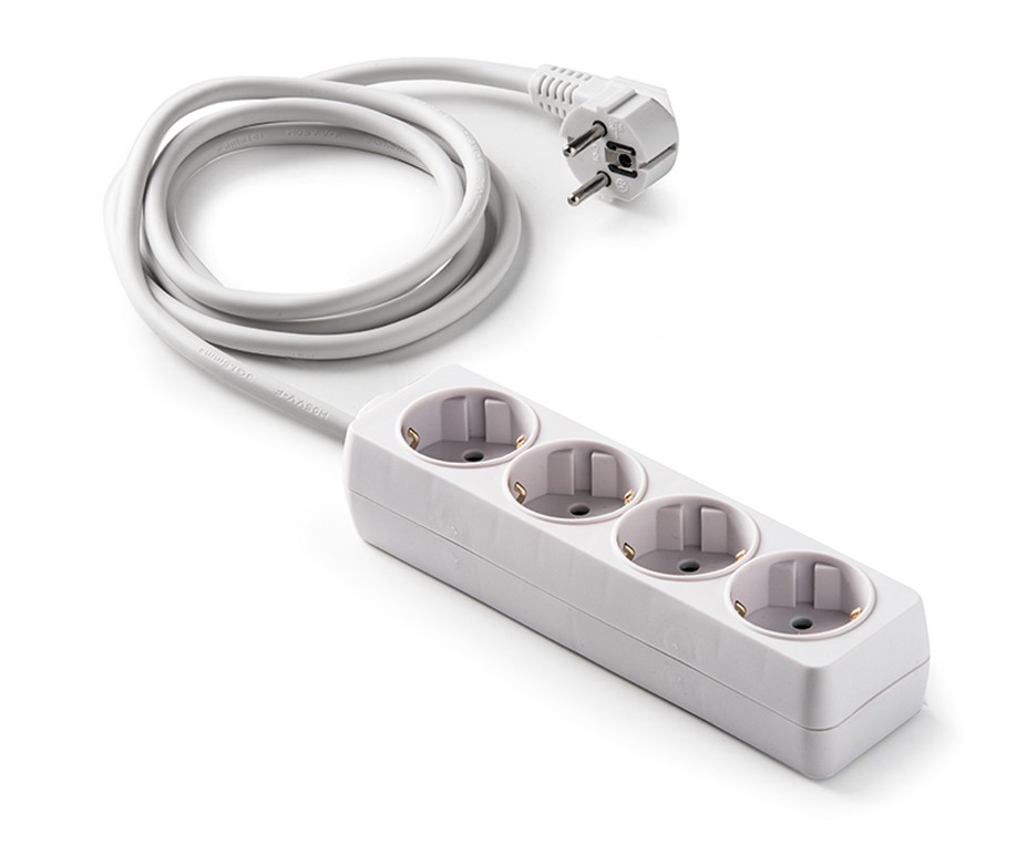 9/504 | Base 4 tomas 16A con toma de tierra y 1.5m de cable